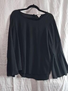 Spense Black Flowing Bell-Sleeve Blouse